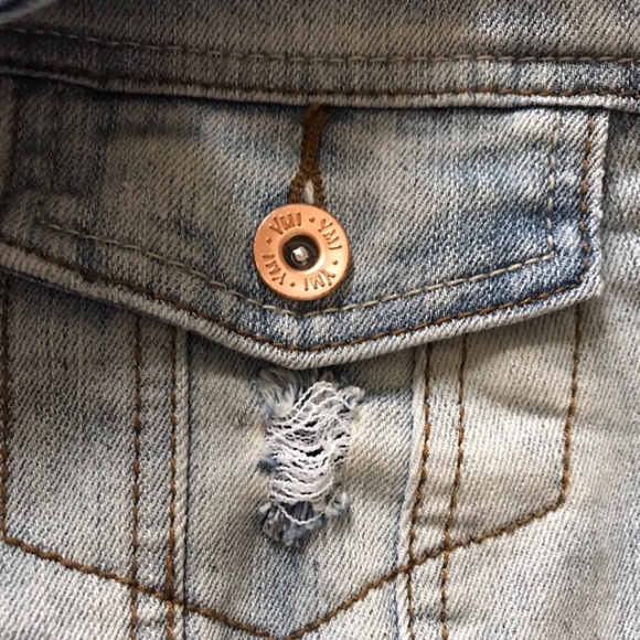 NWOT Distressed Light Wash Denim Jacket - Picture 4 of 6